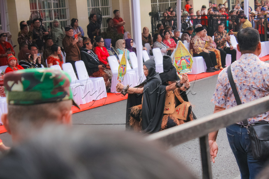 Dalam rangka acara Penganugrahan Ikon Prestasi Pancasila di Gedung Merdeka dan Kirab Pancasila di sepanjang jalan Asia Afrika, Kota Bandung, Badan Pembinaan Ideologi Pancasila (BPIP) mengadakan berbagai pertunjukan, mulai dari parade, musik, dan tarian kebudayaan. Acara tersebut digelar pada hari Sabtu, 9 September 2023. Kegiatan tersebut dibuka untuk umum dan dapat disaksikan langsung di lokasi tersebut.