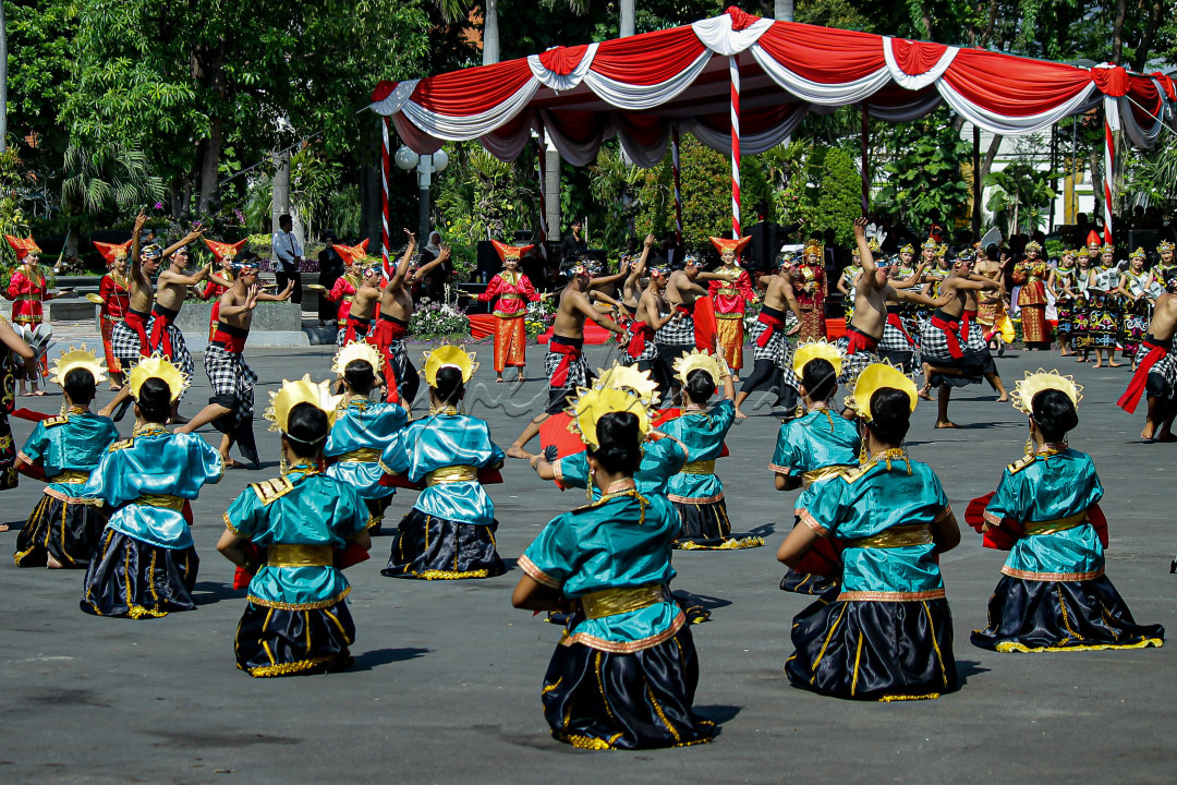 &nbsp;<br />
Kolaborasi Tarian Tradisional Nusantara di gelar di acara peringatan Hari Sumpah Pemuda, bertujuan menjaga/mempertahan Persatuan dalam Kebhinekaan Indonesia<br />
&nbsp;