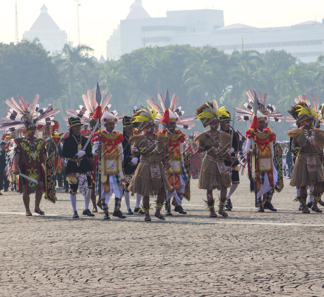 Dalam kirab bendera RI 2023, terdapat beberapa perwakilan dari antar budaya yang terdapat di RI.&nbsp;