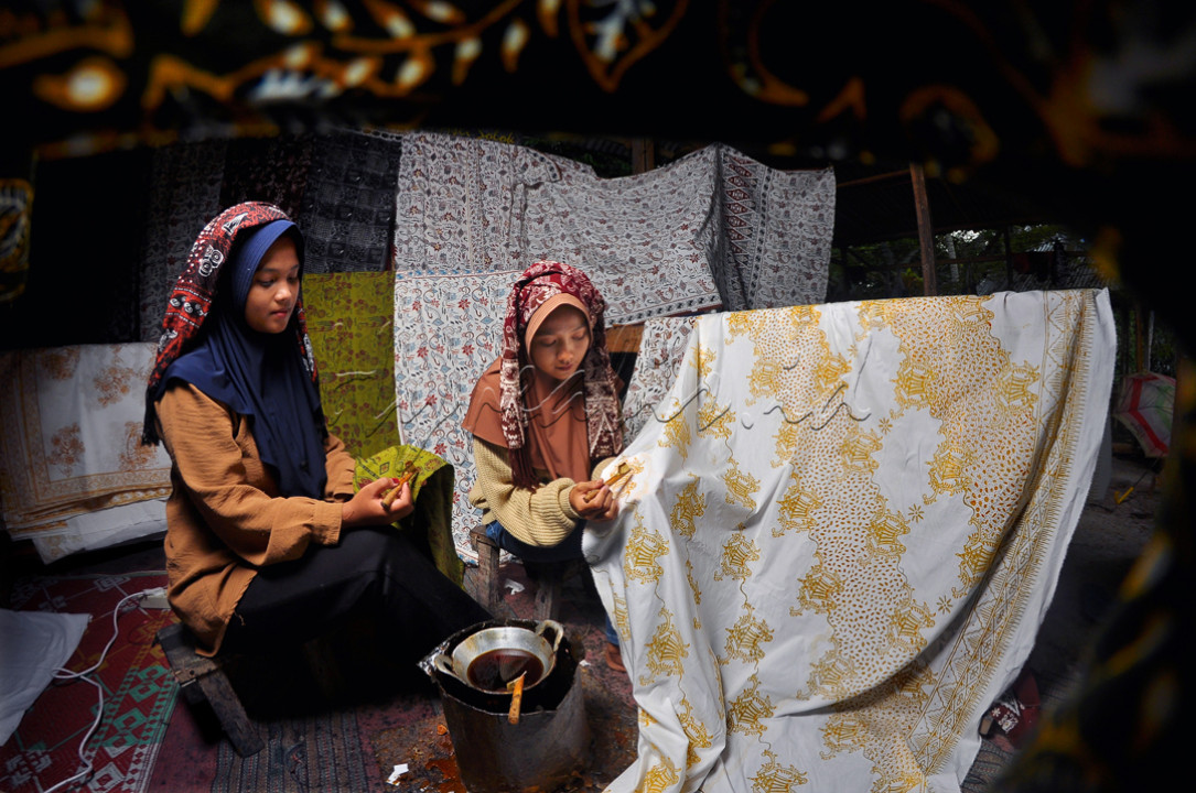 UKM membatik salingka tabek yg terletak di daerah koto baru.solok Sumbar.batik ini sudah merancah keluar kota.14/11/2023