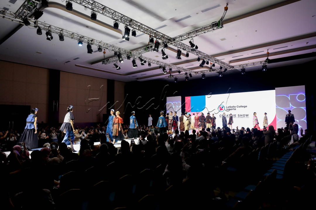 Sementara LaSalle College di Indonesia berdiri sejak 1997 menawarkan Program Diploma Lanjutan dan Program Sertifikat Internasional dengan jurusan Desain Media Digital, Fotografi, Desain Interior, Tata Rias Artistik, Desain Fashion, dan Bisnis Fashion.