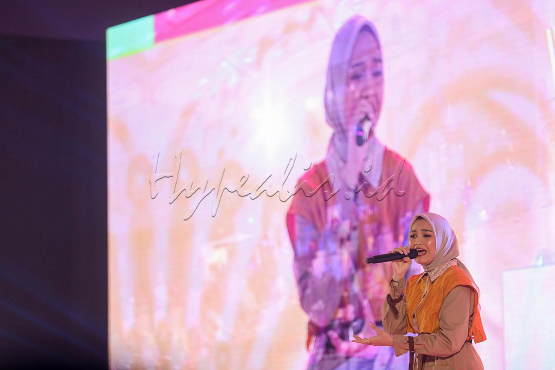 Penyanyi, Salma Salsabil tampil disalah satu acara di Jakarta.<br />
&nbsp;