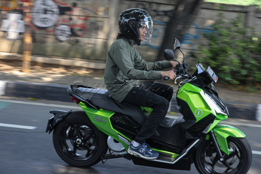Acara Xplore Motor Listrik diselenggarakan untuk memberikan informasi kepada masyarakat mengenai pengalaman berkendara motor listrik dengan jalur menanjak.