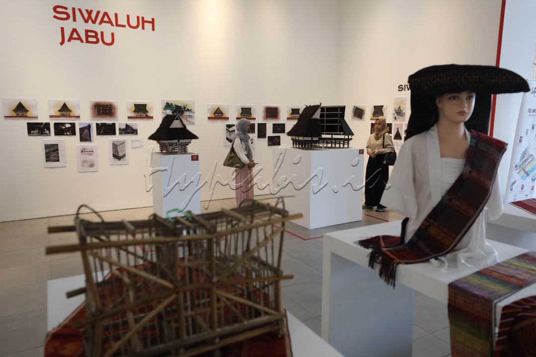 Warisan sejarah Karo erat dengan Kerajaan Haru sehingga membuat Karo memiliki budaya dan bahasa yang khas.