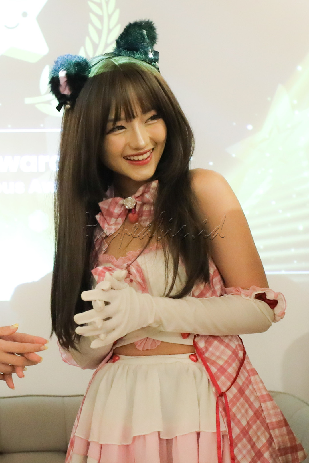 Istilah cosplay pertama kali dipopulerkan oleh jurnalis asal Jepang, Nobuyuki Takahashi, setelah dirinya menghadiri sebuah konvensi pada 1984 di Los Angeles dan terkesan dengan orang-orang yang memakai kostum.