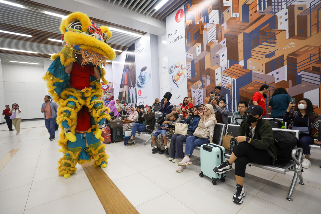 Barongsai adalah tarian tradisional Tiongkok dengan menggunakan jubah dengan kepala menyerupai singa.&nbsp;