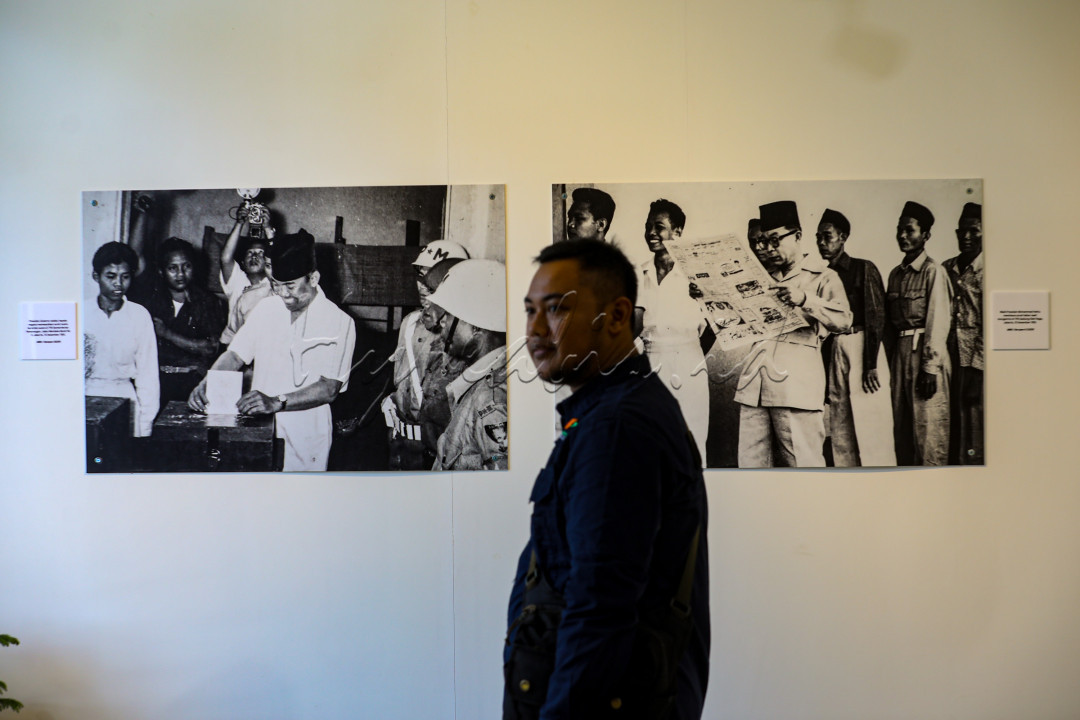 Pameran itu menampilkan karya-karya foto perjalanan pemilu di Indonesia, mulai dari awal Pemilu 1955 hingga kampanye calon presiden-calon wakil presiden pada Pemilu 2024.
<div>&nbsp;</div>