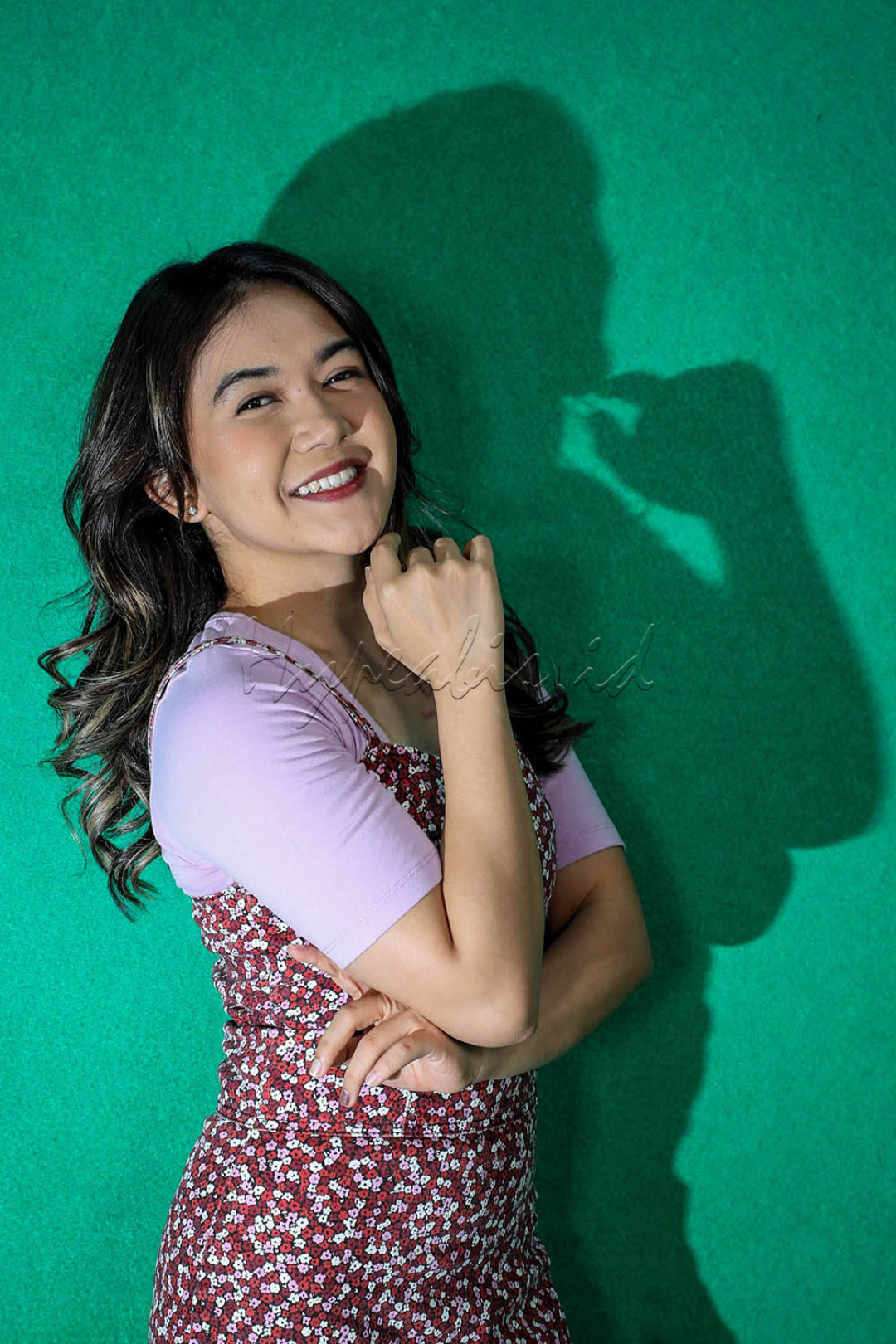 Single terbaru ini dapat menjadi tempat bagi orang-orang yang ingin diwakili perasaannya karena tidak mendapatkan kejelasan dalam suatu hubungan. Oleh karena itu, Ebin berharap lewat lagu ini juga dapat membantu keresahan hubungan pasangan untuk bisa menemukan titik terang.<br />
<br />
Editor : Yayus Yuswoprihanto