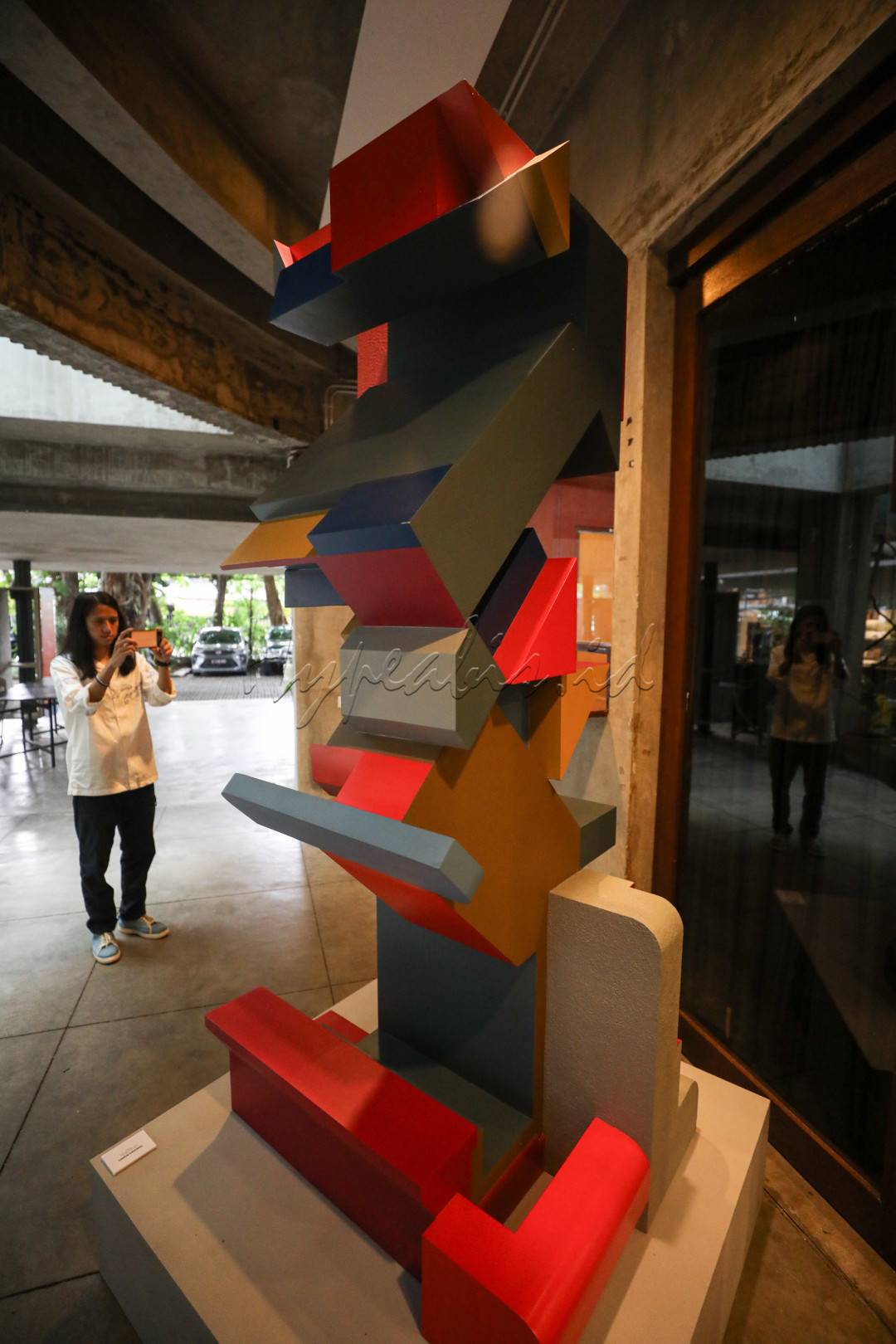 Pameran tunggal ini adalah hasil inisiatif Bunga Yuridespita yang diselenggarakan oleh Can's Gallery, dengan Galeri Salihara sebagai mitra lokasi pameran.<br />
<br />
Editor : Yayus Yuswoprihanto