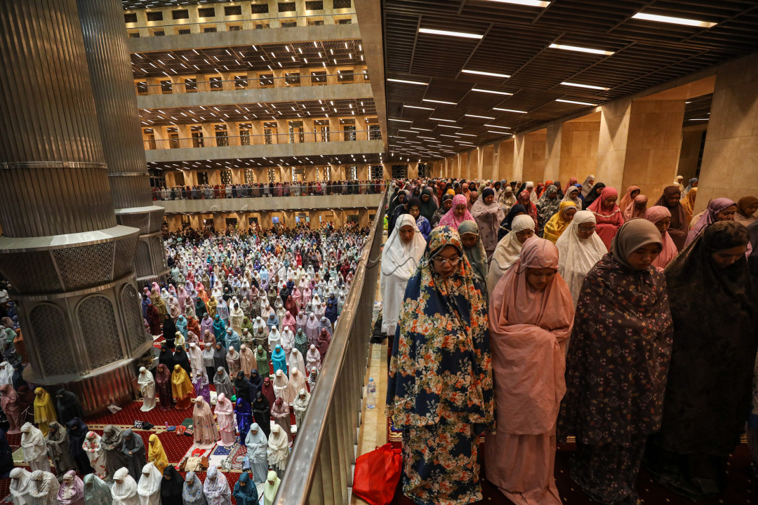 Tarawih juga diisi dengan ceramah yang disampaikan oleh Imam Besar Masjid Istiqlal Nasaruddin Umar. Selain menggelar tarawih, masjid tersebut juga menyediakan makanan berbuka puasa untuk masyarakat umum.&nbsp;<br />
<br />
Editor : Yayus Yuswoprihanto&nbsp;