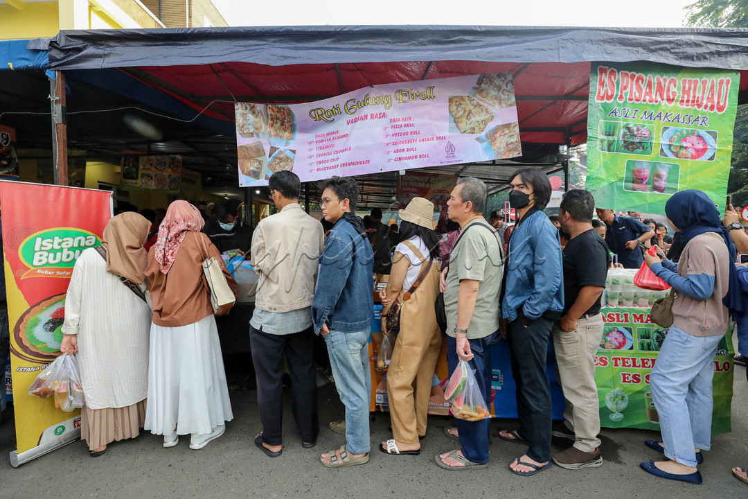 <br />
Tempat ini mungkin menjadi top of mind warga Ibu Kota untuk mencari takjil karena selain makanannya yang beragam juga letaknya yang strategis dan mudah dijangkau.&nbsp;Alhasil, Pasar Takjil Benhil menjadi pusat kuliner untuk berburu makanan berbuka puasa selama bulan Ramadan.<br />
<br />
Editor : Yayus Yuswoprihanto