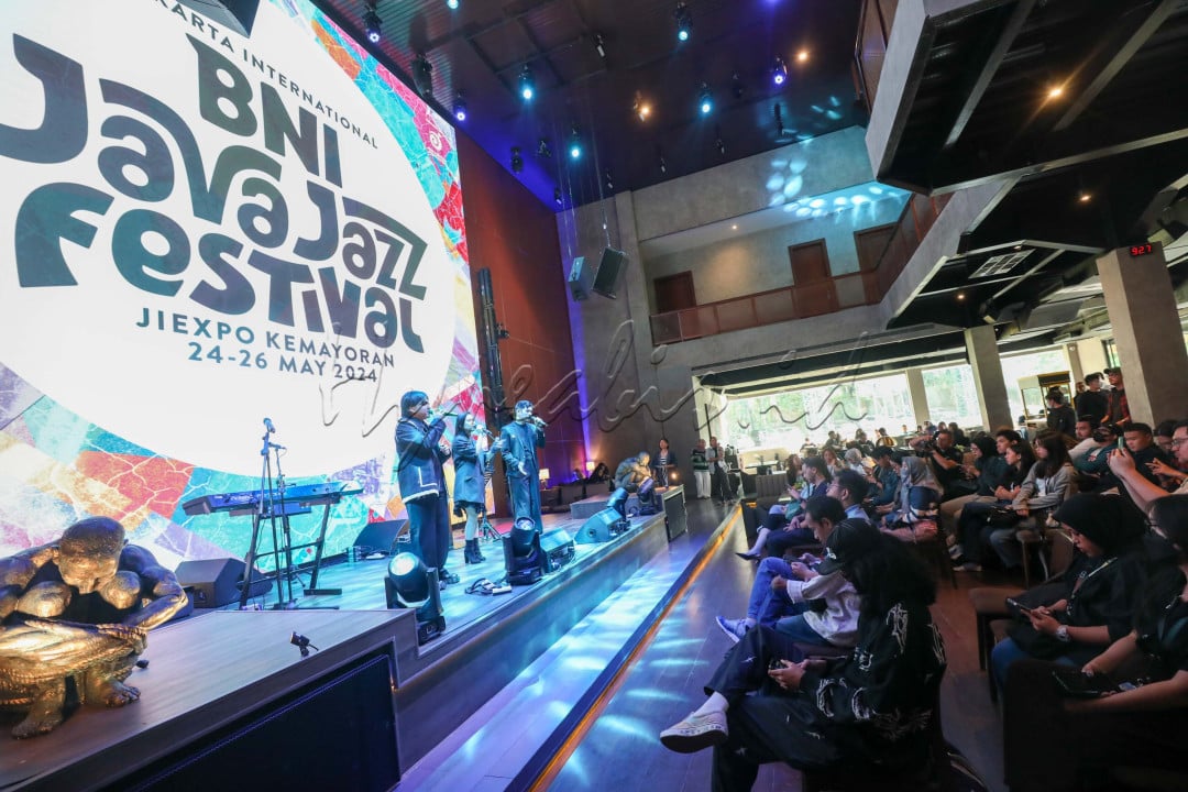 Grup musik KIM tampil dalam konferensi pers Jakarta International BNI Java Jazz Festival 2024 di Jakarta, Rabu (20/3/2024). BNI Java Jazz 2024 merupakan edisi ke-19 yang menurut rencana digelar pada 24-26 Mei 2024 di Jakarta International Expo, Kemayoran.&nbsp;
