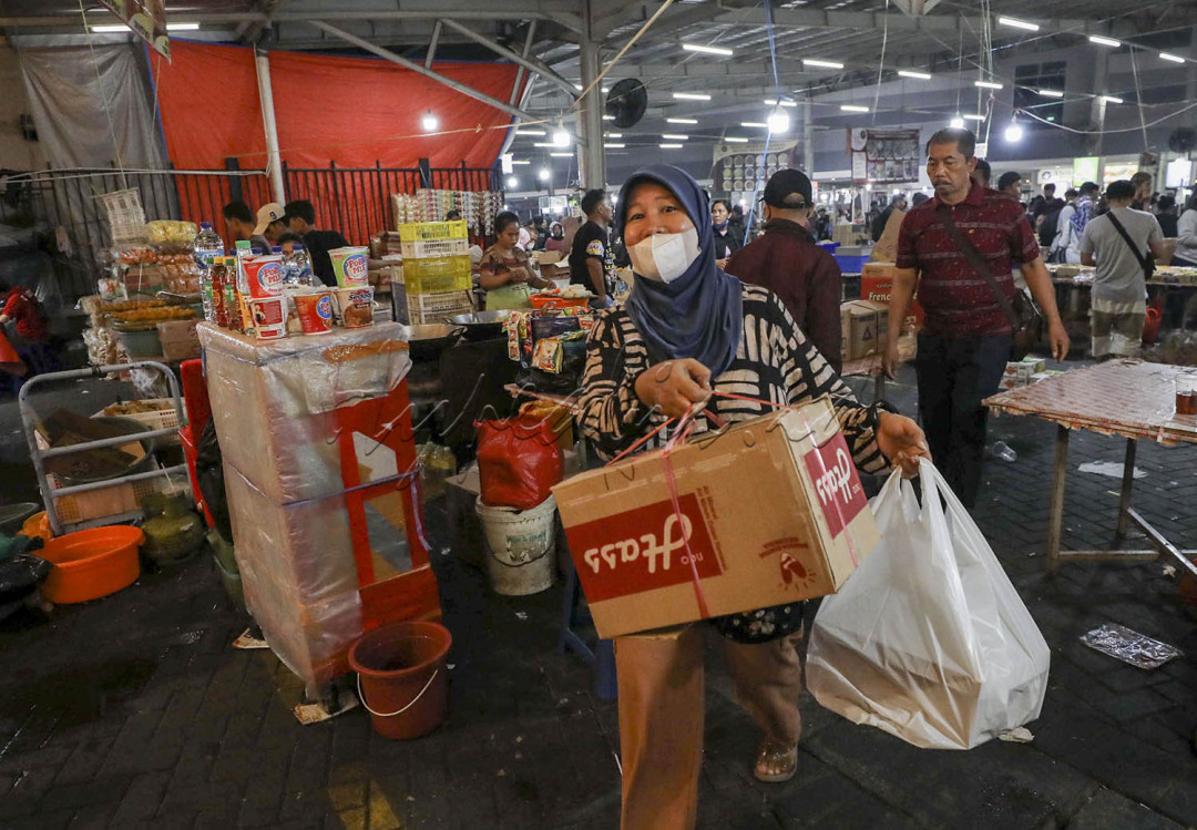 Pada awal Ramadan, sentra penjualan kue tersebut tak seramai hari biasanya karena sejumlah pedagang banyak yang pulang kampung sejenak. Penjualan akan kembali ramai saat mendekati Lebaran karena pembeli banyak yang mencari hidangan untuk Lebaran khususnya kue-kue kering.