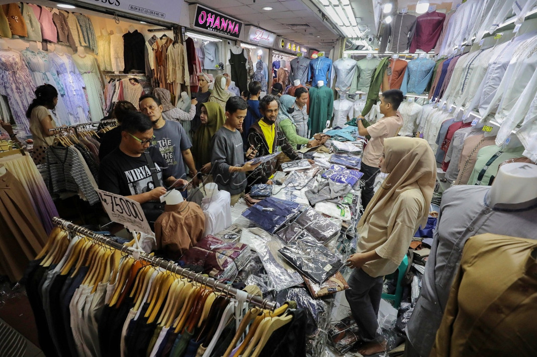 Perusahaan Umum Daerah (Perumda) Pasar Jaya selaku pengelola Pasar Tanah Abang mencatat sebanyak 54.000 orang mengunjungi Pasar Tanah Abang Blok B. Kunjungan tersebut lebih banyak dibandingkan dengan tahun sebelumnya.<br />
<br />
Editor : Yayus Yuswoprihanto
