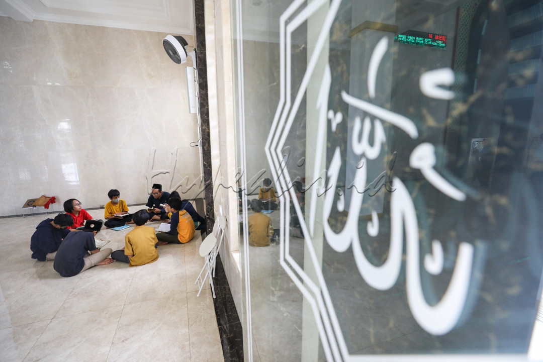 Pelatihan Itikaf tersebut bertujuan untuk meningkatkan ketakwaan khususnya di bulan Ramadan. Pada kegiatan kali ini Sekolah Alam Indonesia menetapkan target hafal juz 30 bagi para siswa.<br />
<br />
Editor : Abdullah Azzam