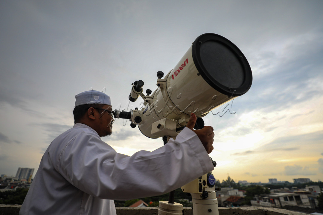 Khusus di wilayah Ibu Kota, pemantauan hilal digelar di 4 lokasi yakni Gedung Kanwil Agama DKI Jakarta, Masjid Hasim Asyari Jakarta Barat, Ponpes Hidayatullah Basmol Jakarta Barat, dan Pulau Pramuka Kepulauan Seribu. Pemantauan hilal di Masjid Al-Musyariin, Ponpes Hidayatullah Basmol Jakarta Barat sudah dilakukan sejak tahun 1960-an silam.