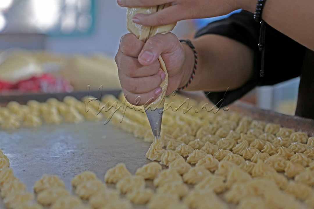 Galu Lufi memproduksi kue sus kering di rumahnya, Jl. Amal Luhur, Medan, Sumatra Utara.&nbsp;Untuk menghasilkan kue sus kering yang siap santap membutuhkan waktu minimal dua hari, dari mulai membuat adonan, memasak,&nbsp;mengisinya dengan cokelat hingga proses mengeringkan.<br />
&nbsp;