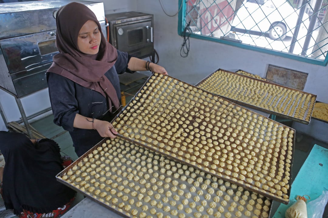 Pada Ramadan hingga Lebaran 2024, omzet bisnis kue buatannya meningkat 200 persen dibandingkan dengan tahun sebelumnya.&nbsp;<br />
&nbsp;