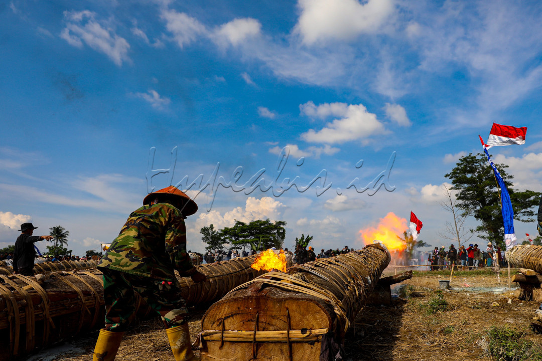 Pesta rakyat yang diselenggarakan setiap tahun seusai Lebaran tersebut sebagai ajang silaturahmi warga antar kampung dan telah tercatat sebagai kegiatan tahunan Pemerintah Kabupaten Bogor.&nbsp;
<div>Selain sudah menjadi tradisi masyarakat Jonggol, kegiatan tersebut juga dapat meningkatkan daya tarik wisatawan.<br />
<br />
Editor : Yayus Yuswoprihanto</div>