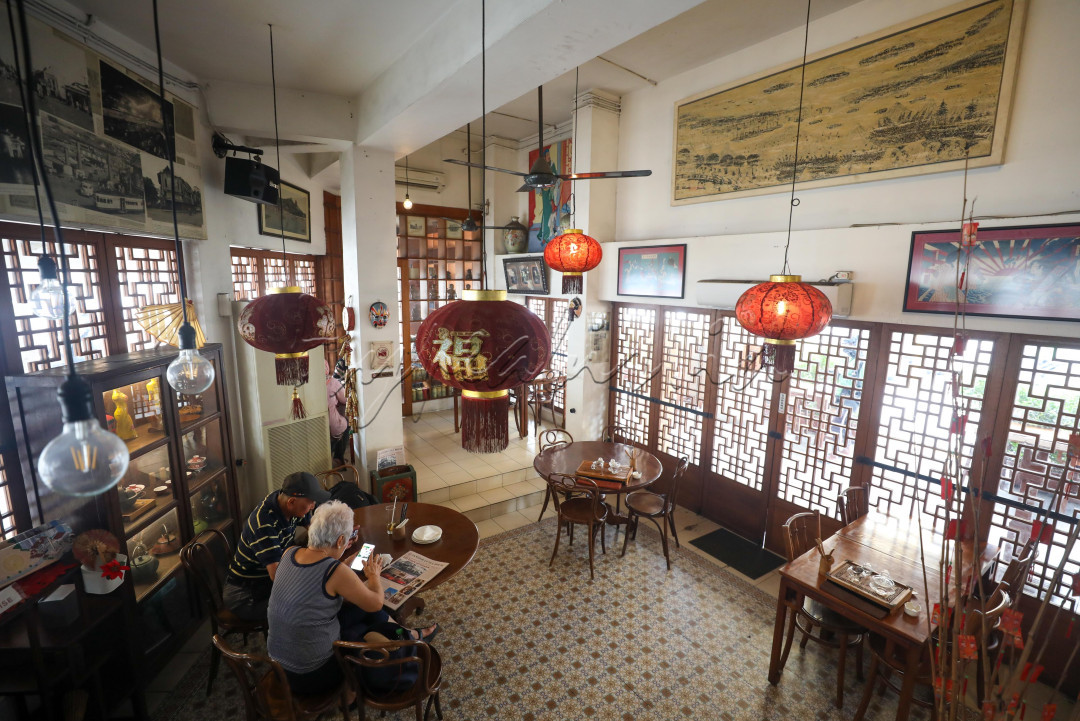Tak hanya teh, Pantjoran Tea House juga menyajikan aneka makanan olahan asal China. Sembari minum teh dan menikmati camilan, pengunjung juga dimanjakan oleh alunan musik nan merdu.<br />
<br />
Editor : Yayus Yuswoprihanto