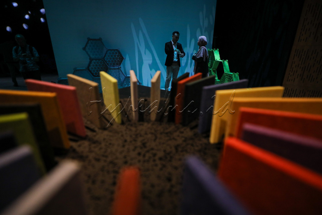 Beragam produk dan instalasi peredam suara dipamerkan pada Explore Acoustics Innovation 2024, sebuah seminar dan pameran revolusioner untuk memperlihatkan kemajuan dan inovasi dalam dunia akustik arsitektur yang menitikberatkan pada sains dan seni suara, serta dampaknya terhadap kehidupan manusia. Acara yang berisi seminar, pameran, dan talkshow ini diharapkan dapat menginspirasi, mendidik, dan menghubungkan para akademisi, peneliti, stakeholder, dan profesional dari berbagai sektor di industri akustik.