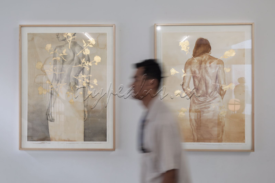 Pada bagian pameran Nadya Jiwa, Sadar, galeri ROH mengumpulkan sejumlah lukisan karya Nadya Jiwa beberapa tahun terakhir yang mengandung pertimbangan tematik dan estetika tertentu yang belum pernah ditampilkan secara bersamaan dalam satu presentasi.&nbsp;Nadya Jiwa juga mengolah persentuhannya dengan narasi keseharian dan referensinya dari budaya populer, mulai dari buku cerita masa kecilnya, lagu-lagu, film dan sebagainya. Beberapa karyanya mengambil inspirasi dari industri budaya pop, misalnya serial televisi yang cukup terkenal, sehingga ada petunjuk visual untuk memahami karyanya.<br />
<br />
Editor : Nurul Hidayat