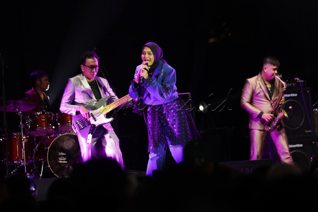 Musisi Salma Salsabil tampil dalam acara BNI Java Jazz Festival 2024 di JIExpo Kemayoran, Jakarta, Jumat (24/5/2024). Salma Salsail Aliyyah Putri Mandaya atau lebih dikenal Salma Salsabil merupakan penyanyi muda yang tengah naik daun.&nbsp;
