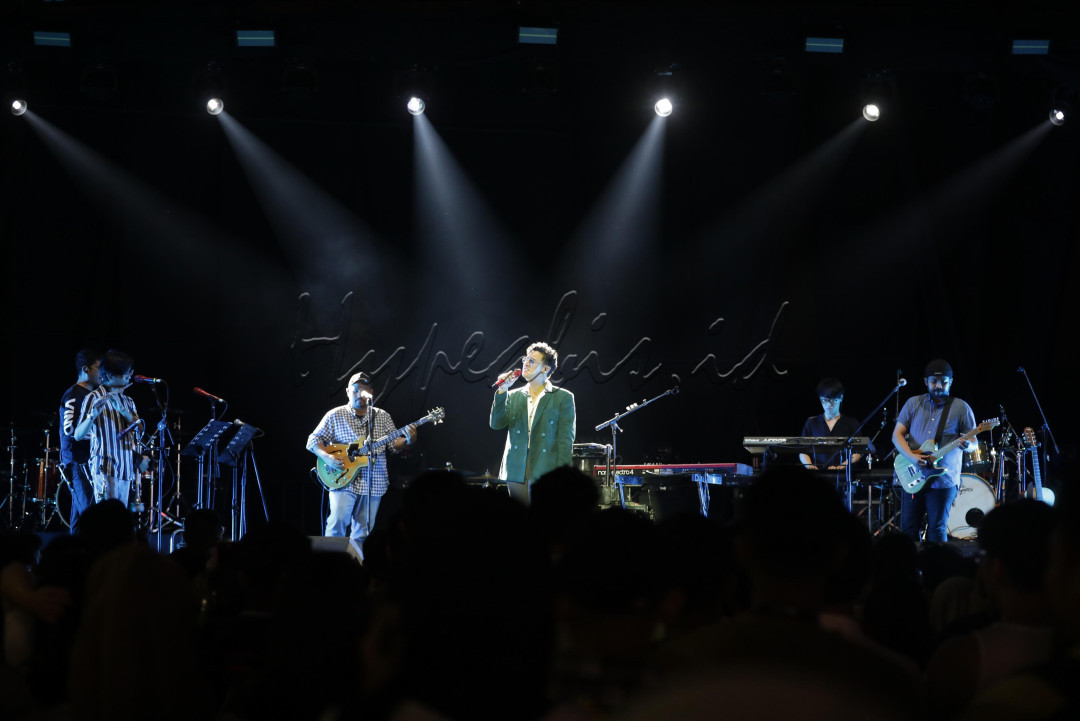 Ardhito Pramono tampil pada BNI Java Jazz Festival 2024 di JIExpo Kemayoran, Jakarta, Jumat (24/5/2024). Ia sukses membius penonton terutama kaum hawa meski menjadi penutup di Java Jazz Stage.