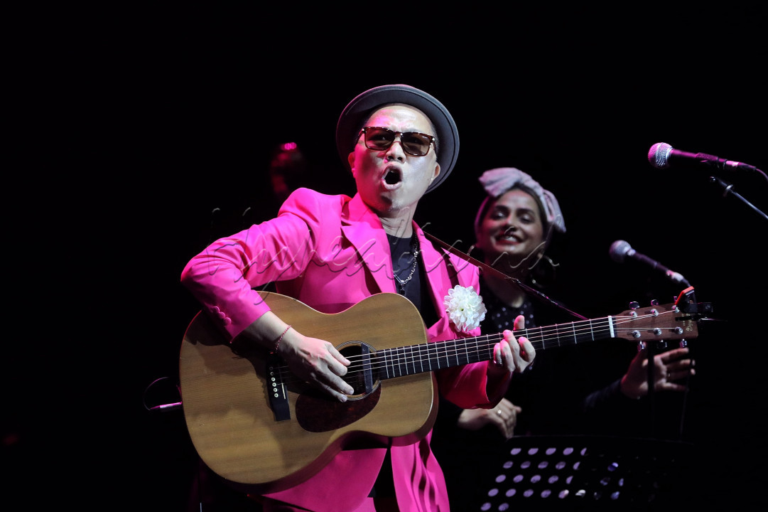 Penampilan Sandhy Sondoro &amp; Jazz Warraz dalam BNI Java Jazz Festival 2024 di JIExpo Kemayoran, Jakarta, Minggu (26/5/2024).<br />
<br />
&nbsp;