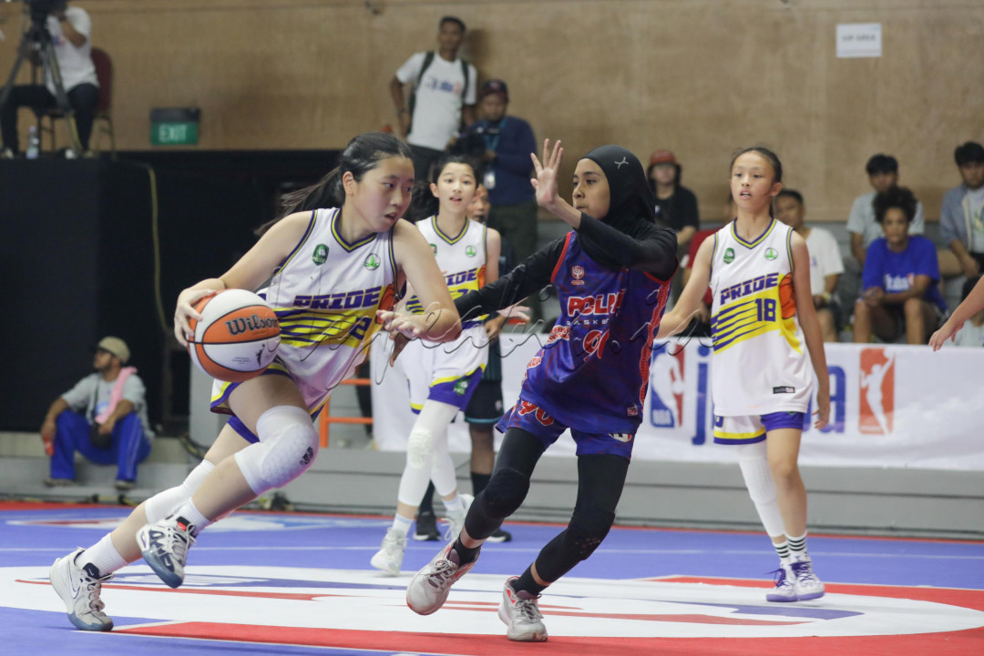 Jr. NBA Indonesia Week untuk pertama kalinya digelar. Kompetisi bola basket 3x3 tersebut diadakan dalam rangka perayaan satu dekade National Basketball Association (NBA) mengajarkan pemuda-pemudi di tingkat dasar (grassroot level) dan mengembangkan olahraga basket di Tanah Air.&nbsp;
<div>&nbsp;</div>