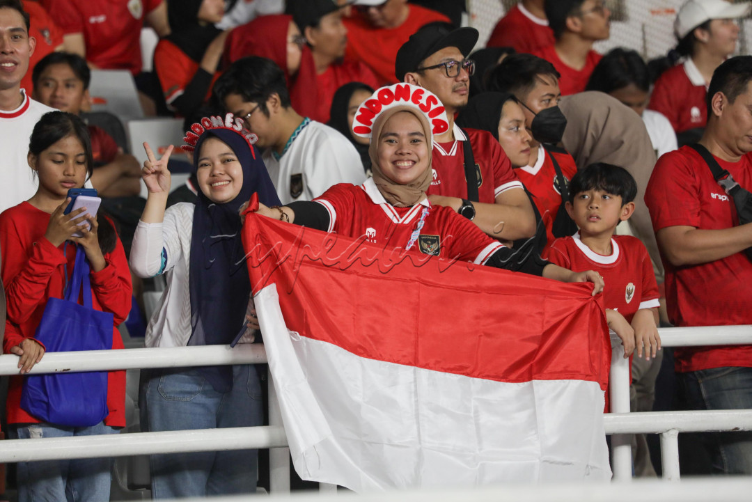 Kehadiran pemain ke-12 dalam pertandingan sepak bola selalu menjadi penyemangat bagi tim yang bertanding. Tak terkecuali Tim Nasional (Timnas) Indonesia yang bertanding melawan Timnas Irak dalam laga lanjutan Kualifikasi Piala Dunia 2026 zona Asia di Stadion Utama Gelora Bung Karno, Jakarta.