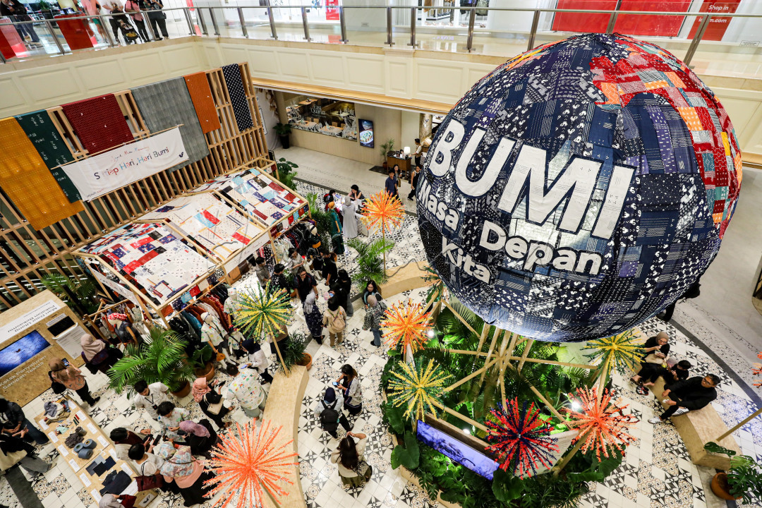 <div>Sejauh Mata Memandang (SMM) menghadirkan pameran Bumi Masa Depan Kita, sebuah pameran yang menceritakan tentang kondisi bumi yang semakin kritis dan pentingnya upaya manusia dalam menjaga kelestarian bumi. Pameran tersebut digelar untuk memperingati Hari Lingkungan Hidup Sedunia dan HUT ke-497 DKI Jakarta.</div>

<div><br />
&nbsp;</div>