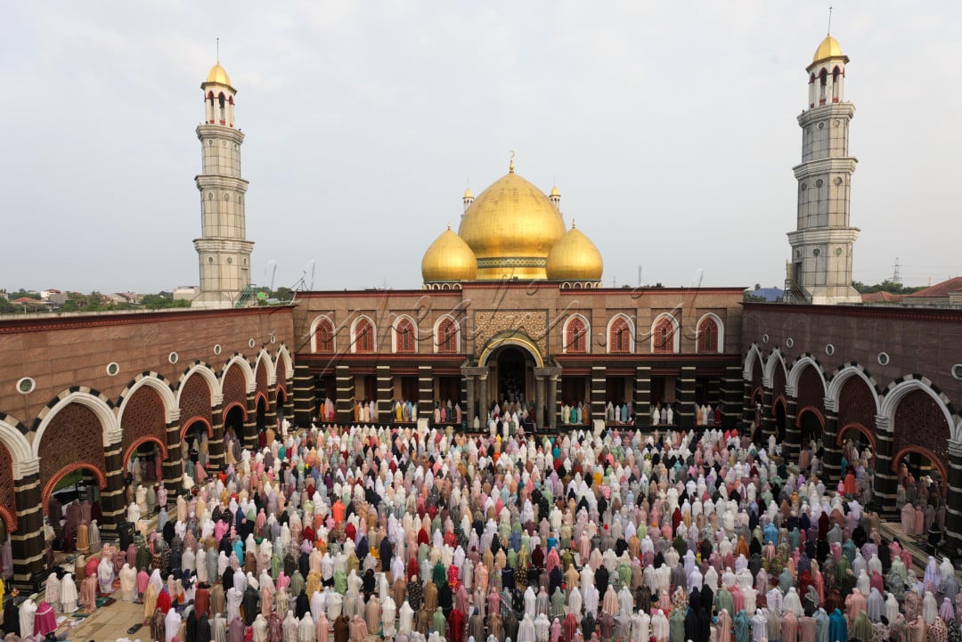 Iduladha 1445 H yang jatuh pada hari ini ditetapkan oleh Kementerian Agama Republik Indonesia (Kemenag RI) melalui sidang isbat penetapan 1 Dzulhijjah 1445 H pada 7 Juni 2024.&nbsp;<br />
<br />
Editor : Yayus Yuswoprihanto
