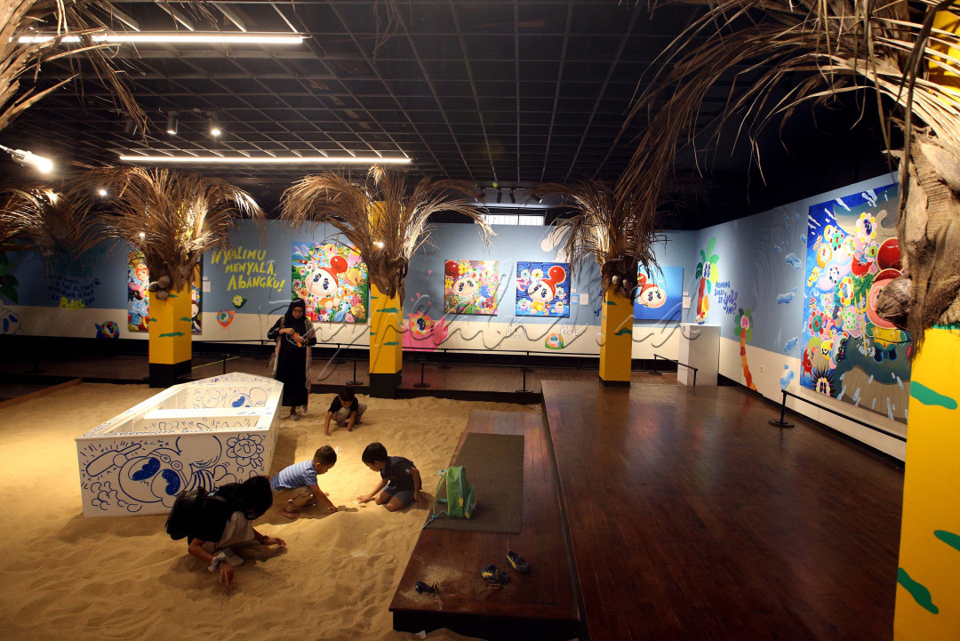 Seniman internasional asal Bandung Peter Rhian Gunawan&nbsp;menggelar pameran tunggal <em>Redmiller Blood Experience </em>di&nbsp;Grey Art Gallery&nbsp;Bandung pada 6 Juni &ndash; 20 Agustus 2024 dengan mengambil tema tentang manusia dan laut yakni <em>The Great Ocean Stories.</em>