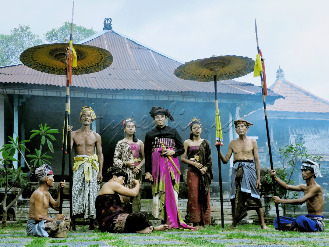 Potret keluarga bangsawan Puri Ageng Blahbatuh, Gianyar, Bali.