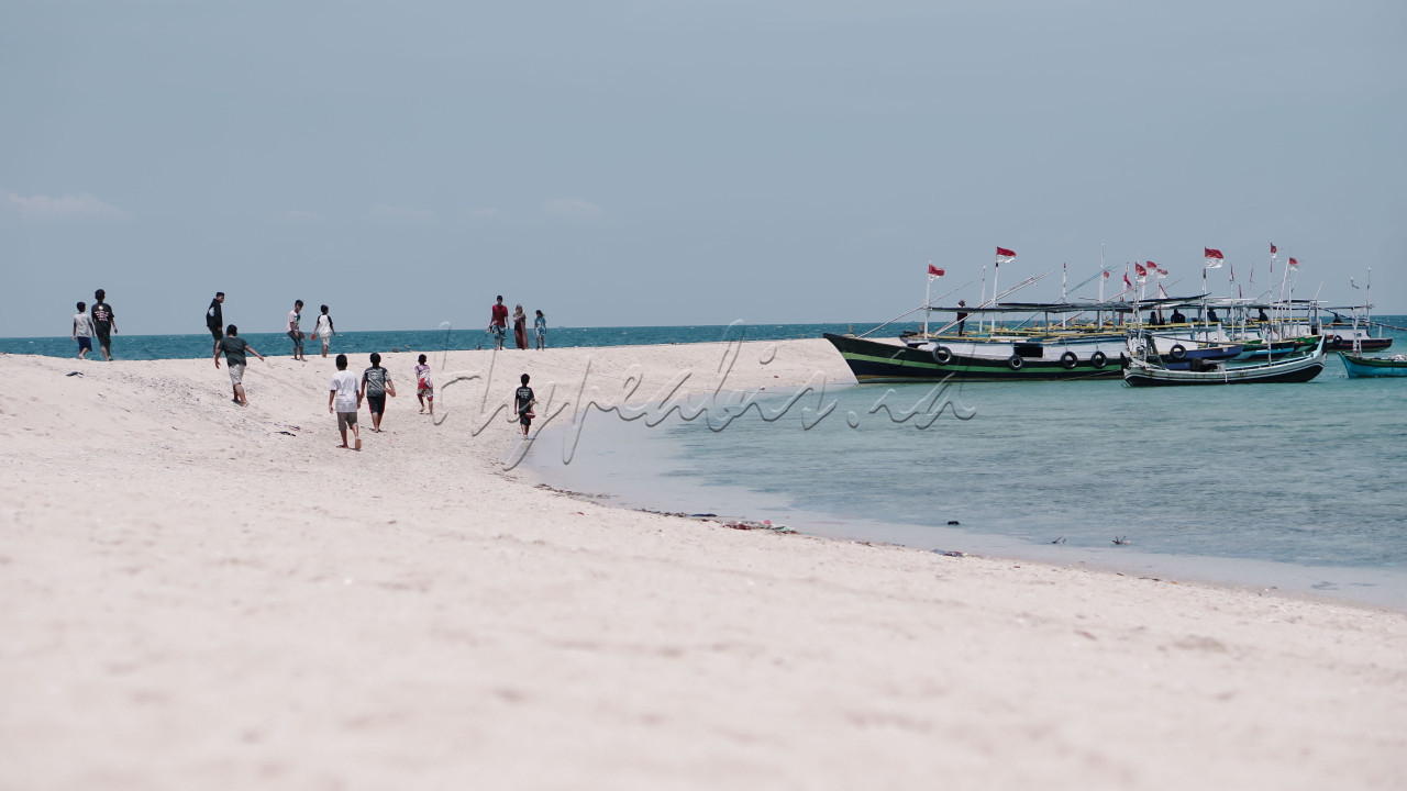 Kehidupan di Gili Ketapang yang damai