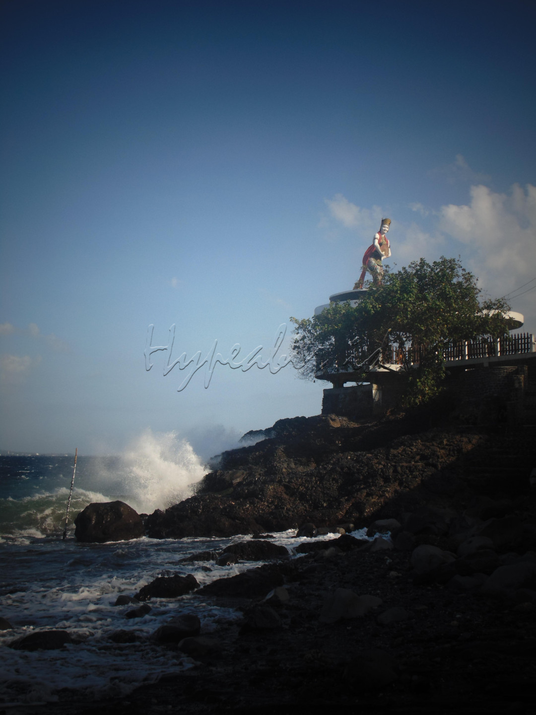 Patung Gandrung Watudodol yang berlokasi di Desa Ketapang, Kecamatan Kalipuro, Kabupaten Banyuwangi. Tempat tersebut dijadikan tempat wisata dan cocok dijadikan spot foto bagi pengendara yang beristirahat yang disertai dengan laut Selat Bali, ombak yang besar menghantam batu-batuan serta dapat melihat pemandangan Pulau Bali dari tempat tersebut. Perlu diketahui, Gandrung merupakan suatu jenis tarian tradisional di Banyuwangi dan menjadi ikon atau simbol daerah Banyuwangi.