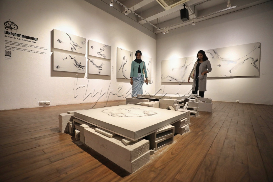 Debut pameran ketiga dara tersebut diharapkan menjadi perayaan dan kesadaran untuk menjadi besar sekaligus penghormatan pada cita-cita yang mereka angankan.<br />
<br />
Editor : Yayus Yuswoprihanto
