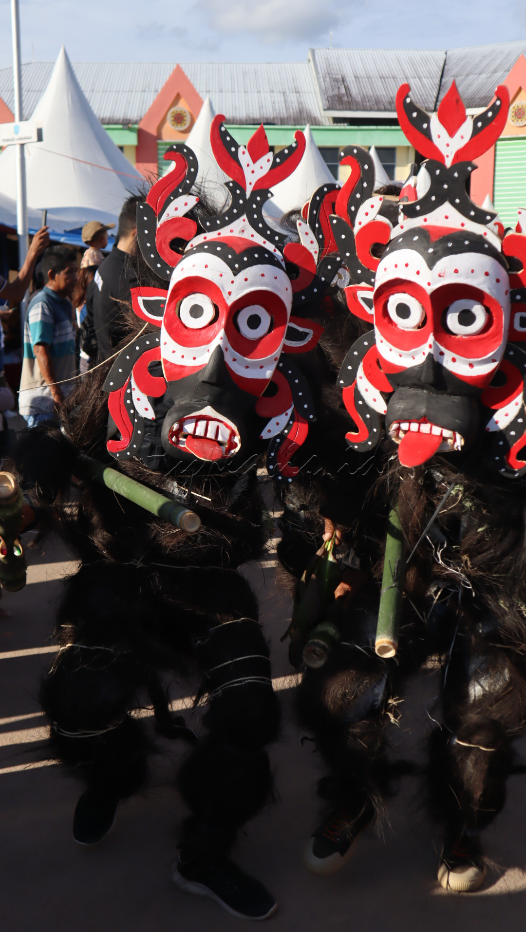 Babukung&nbsp;adalah ritual tarian pada upacara kematian dalam&nbsp;agama&nbsp;Kaharingan&nbsp;yang dilaksanakan oleh beberapa rumpun suku Dayak, khususnya&nbsp;Suku Dayak Tomun, Dayak Ngaju, Dayak Ut Danum dan suku Dayak lainnya&nbsp;yang masih menganut agama Kaharingan&nbsp;di&nbsp;Kalimantan Tengah,&nbsp;Indonesia