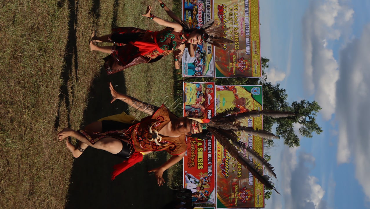 Babukung&nbsp;adalah ritual tarian pada upacara kematian dalam&nbsp;agama&nbsp;Kaharingan&nbsp;yang dilaksanakan oleh beberapa rumpun suku Dayak, khususnya&nbsp;Suku Dayak Tomun, Dayak Ngaju, Dayak Ut Danum dan suku Dayak lainnya&nbsp;yang masih menganut agama Kaharingan&nbsp;di&nbsp;Kalimantan Tengah,&nbsp;Indonesia