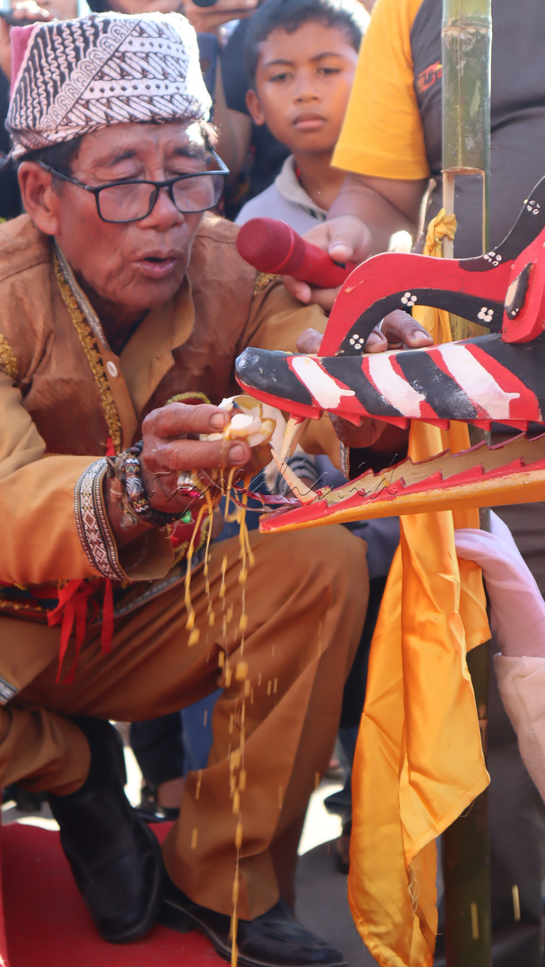 Babukung&nbsp;adalah ritual tarian pada upacara kematian dalam&nbsp;agama&nbsp;Kaharingan&nbsp;yang dilaksanakan oleh beberapa rumpun suku Dayak, khususnya&nbsp;Suku Dayak Tomun, Dayak Ngaju, Dayak Ut Danum dan suku Dayak lainnya&nbsp;yang masih menganut agama Kaharingan&nbsp;di&nbsp;Kalimantan Tengah,&nbsp;Indonesia