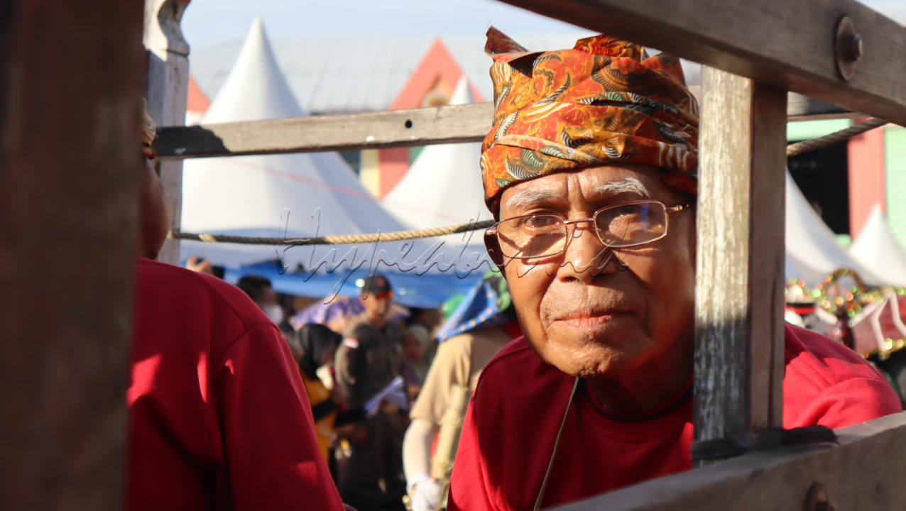 Babukung&nbsp;adalah ritual tarian pada upacara kematian dalam&nbsp;agama&nbsp;Kaharingan&nbsp;yang dilaksanakan oleh beberapa rumpun suku Dayak, khususnya&nbsp;Suku Dayak Tomun, Dayak Ngaju, Dayak Ut Danum dan suku Dayak lainnya&nbsp;yang masih menganut agama Kaharingan&nbsp;di&nbsp;Kalimantan Tengah,&nbsp;Indonesia.<br />
&nbsp;