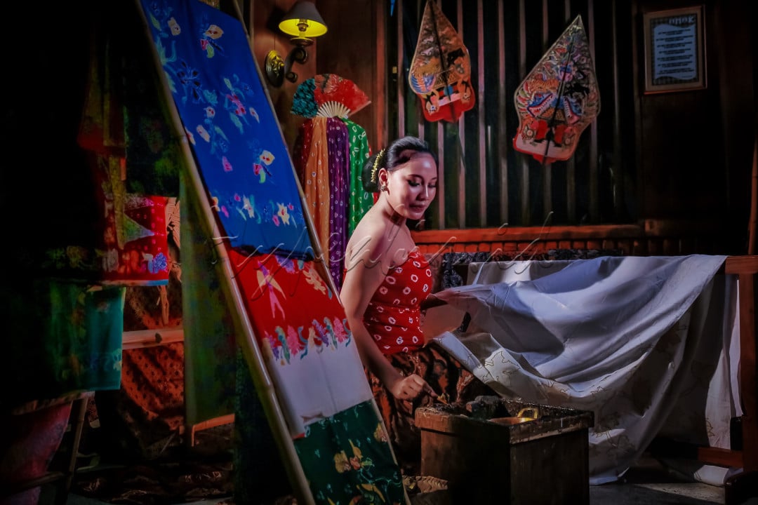 Melestarikan batik kepada generasi muda sebagai kekayaan budaya bangsa Indonesia.