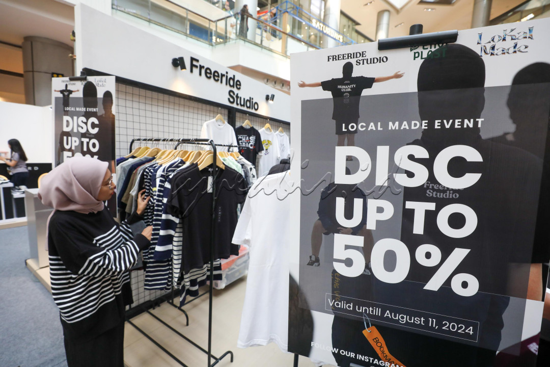 Guna menarik minat konsumen, ISF potongan harga hingga 79% serta menggelar <em>Big Shop Big Win</em> yaitu undian belanja berhadiah mobil Wuling, iPhone 15, hingga vocer MAP puluhan juta rupiah.<br />
<br />
Editor : Yayus Yuswoprihanto&nbsp;