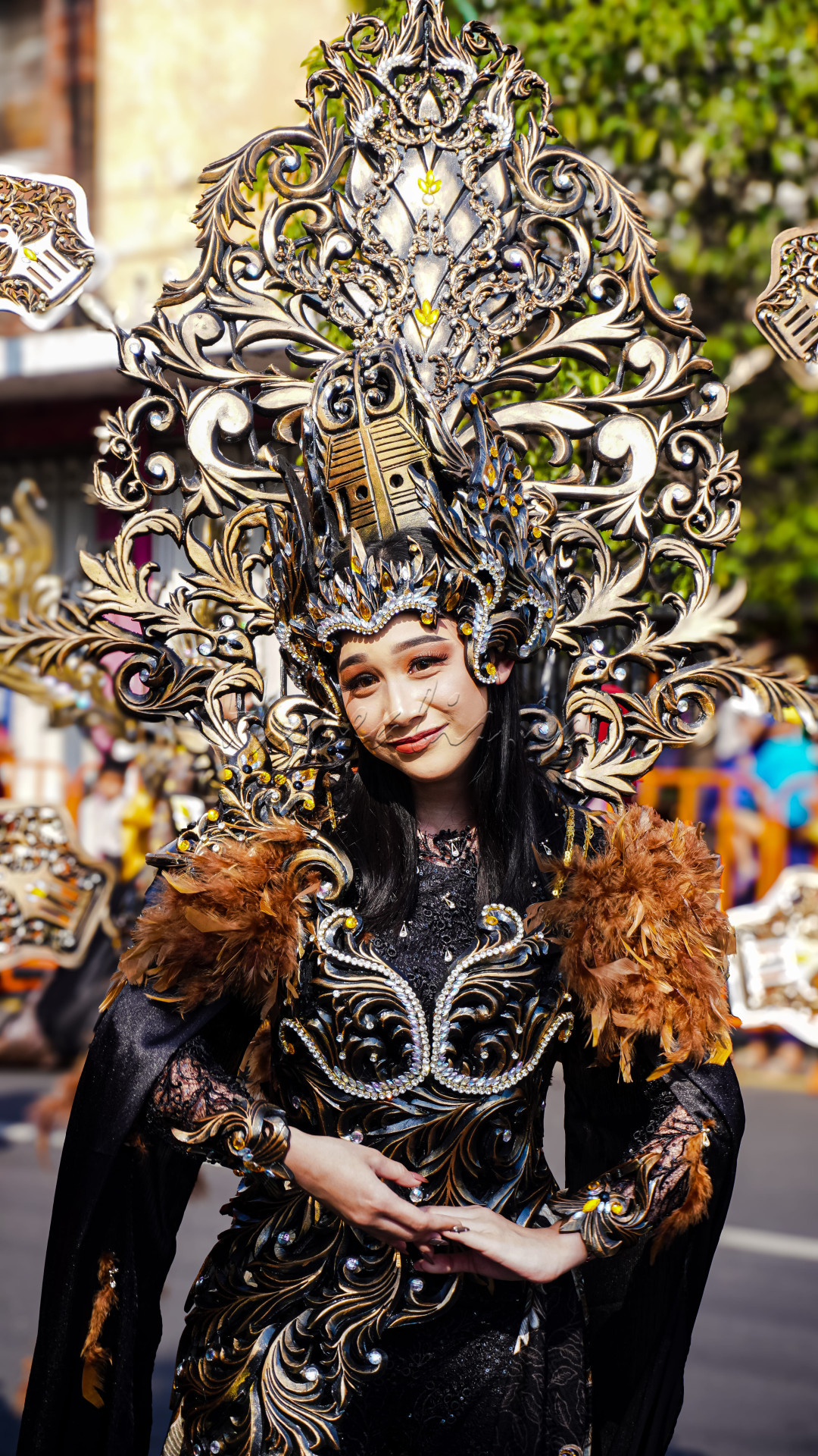 Menangkap keindahan dan keunikan setiap individu dari berbagai penjuru Indonesia, menunjukkan kekayaan budaya dan tradisi yang saling melengkapi dalam satu kesatuan bangsa.
