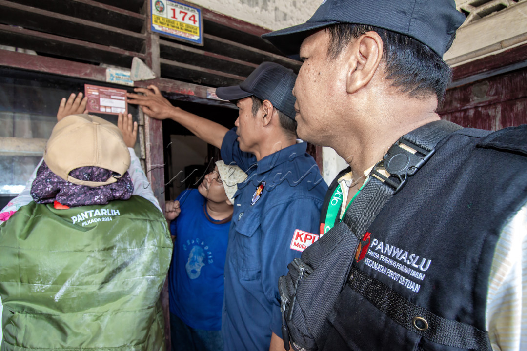 Pelaksanaan kepemilihan daerah akan dilakukan serentak di seluruh indonesia pada tanggal 27 November 2024. Para petugas KPU dan Bawaslu bersinergi agar didalam melakukan pendataan kepada rumah data tidak ada kesalahan sehingga para warganya mempunyai hak memilih didalam kepemilihan daerah yang akan di laksanakan.&nbsp;<br />
<br />
Salah satu contoh adalah pelaksanaan pencoklitan data yang berada kecamatan percut sei tuan, Pelaksana penyelanggara pemilu tingkat kecamatan dan Panwascamnya bersama-sama mencoklit rumah warga dari rumah ke rumah