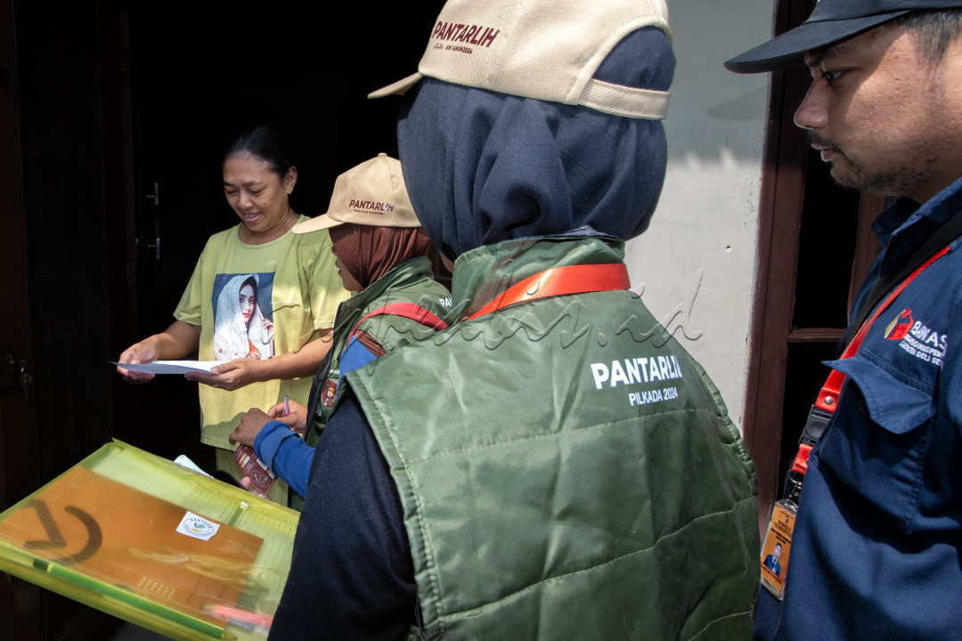 Pelaksanaan pemilihan kepala daerah yang dilakukan pada tanggal 27 November 2024 dilakukan serentak di seluruh indonesia. Para petugas penyelenggara pemilu mulai dari PPS, Pantarlih dan Bawaslu saling bersinergi untuk melakukan pendataan warganya agar tiap warga tidak kehilangan hak pilihnya didalam PILKADA 2024