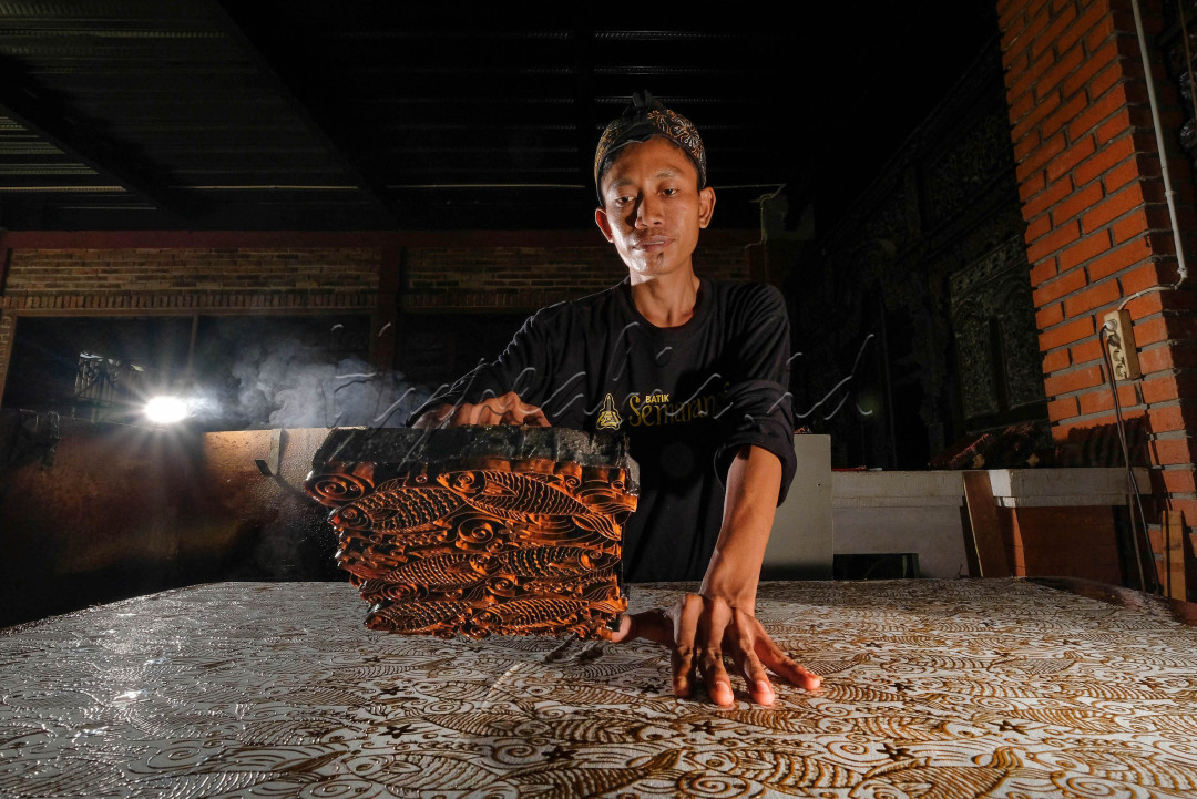 Salah satu proses pembuatan batik di salah satu pengrajin di kota semarang yaitu batik16