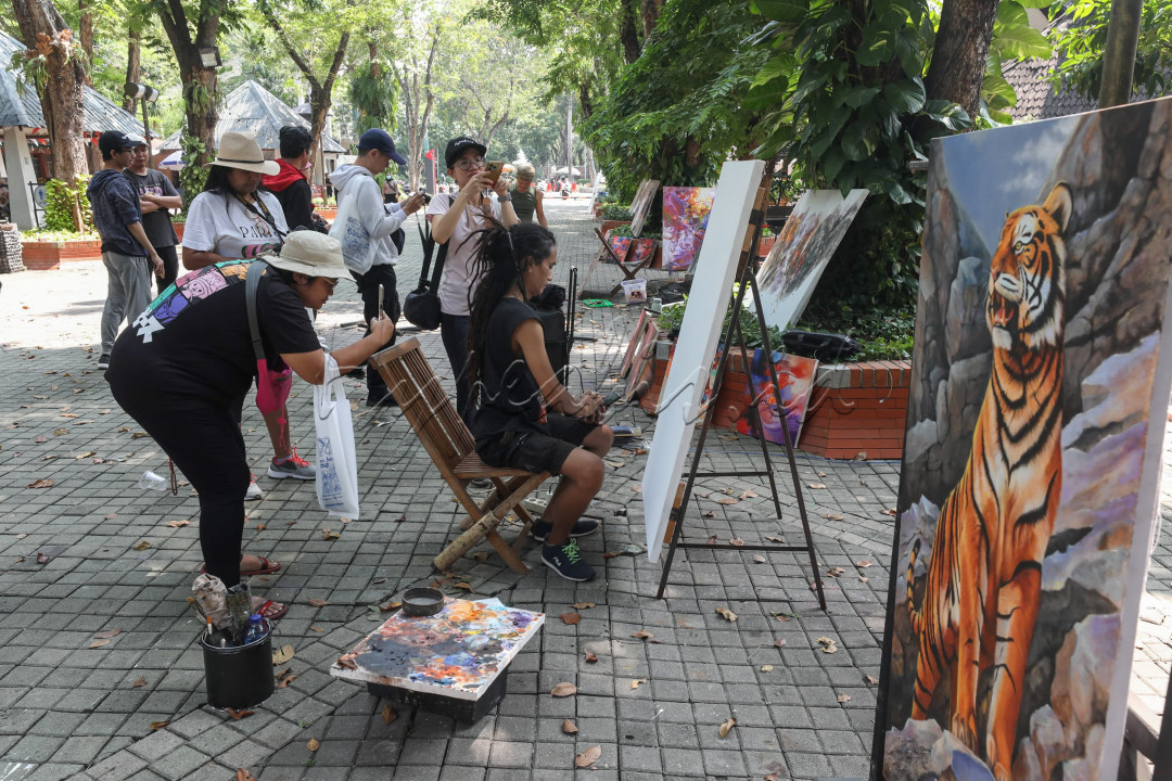 Para peserta juga diajak untuk hunting foto di kawasan Pasar Seni dengan didampingi para mentor dari Bisnis Indonesia.&nbsp;