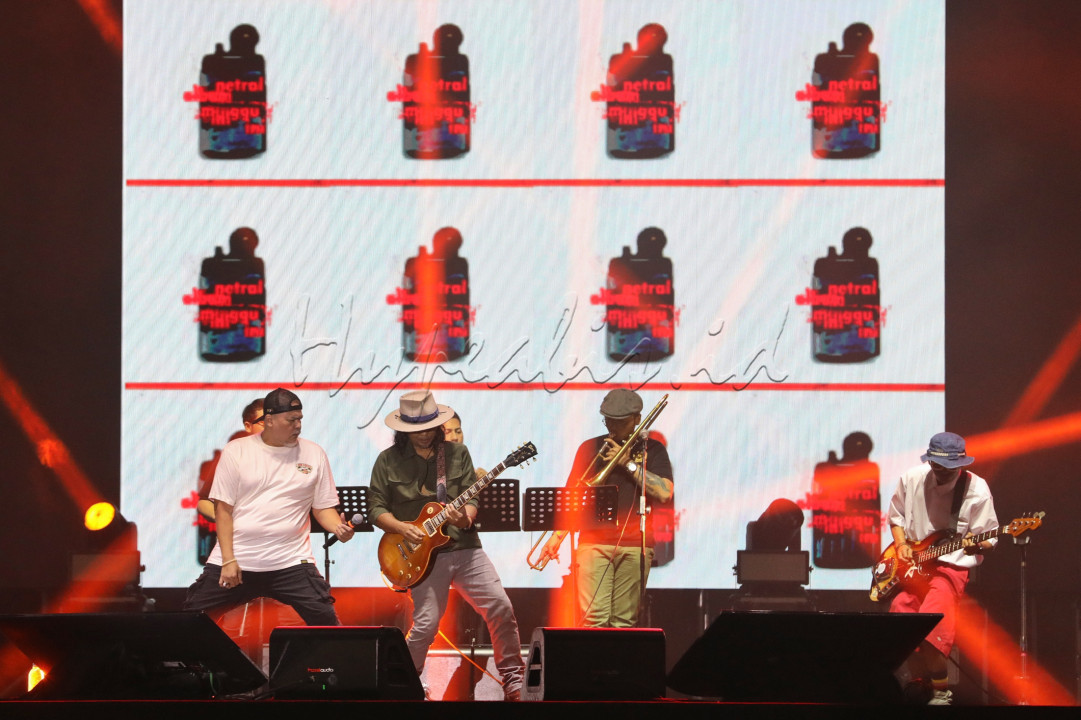 Mereka membawakan sejumlah lagu Netral dari album pertama seperti Memo, Sampah dan Wa...Lah!!!.&nbsp;The 90's Festival menjadi ajang reuni terakhir untuk Bagus dan Bimo bersama Netral.<br />
<br />
Editor : Yayus Yuswoprihanto
